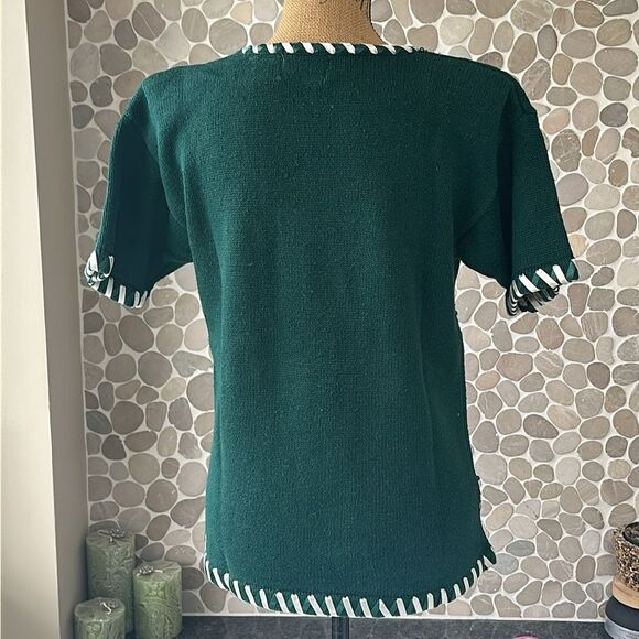Forest green short sleeve sweater with ribbon flour detail – size small - Picture 6 of 7